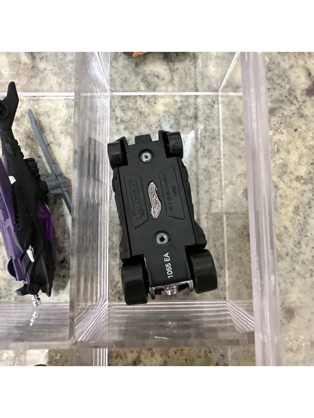 4x Hot Wheels Batman Vehicles & 4x Batman Mini Figures + Display Case